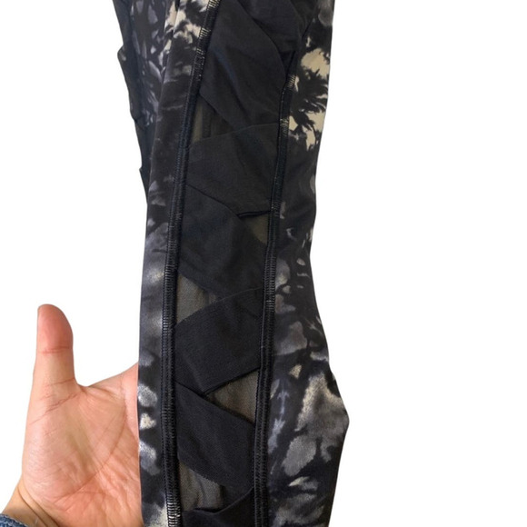 Lululemon Women's Size 6 Dusk Dye Print Rise & Flow Athletic Leggings - Picture 6 of 6